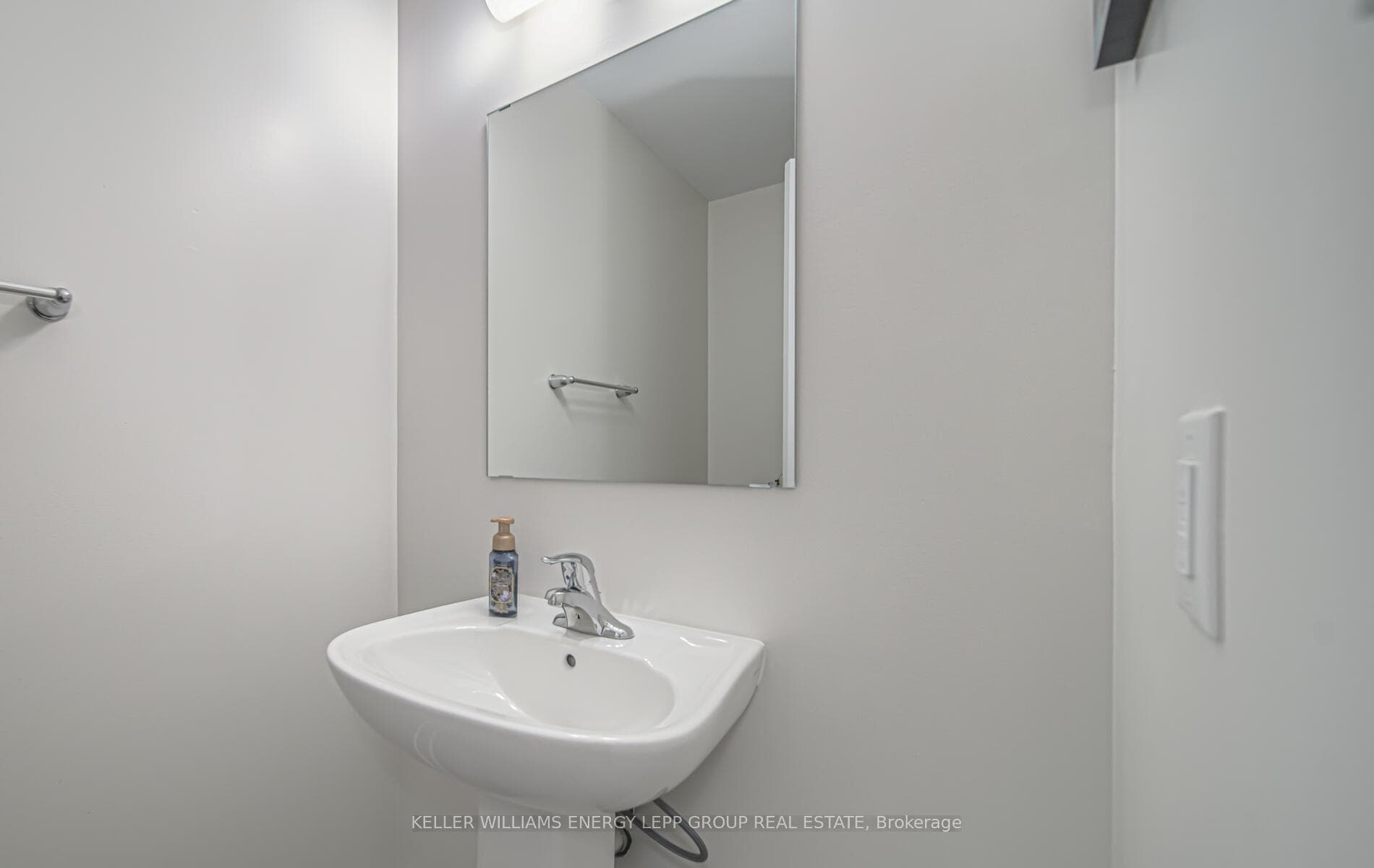 117 Vanier Street photo 7