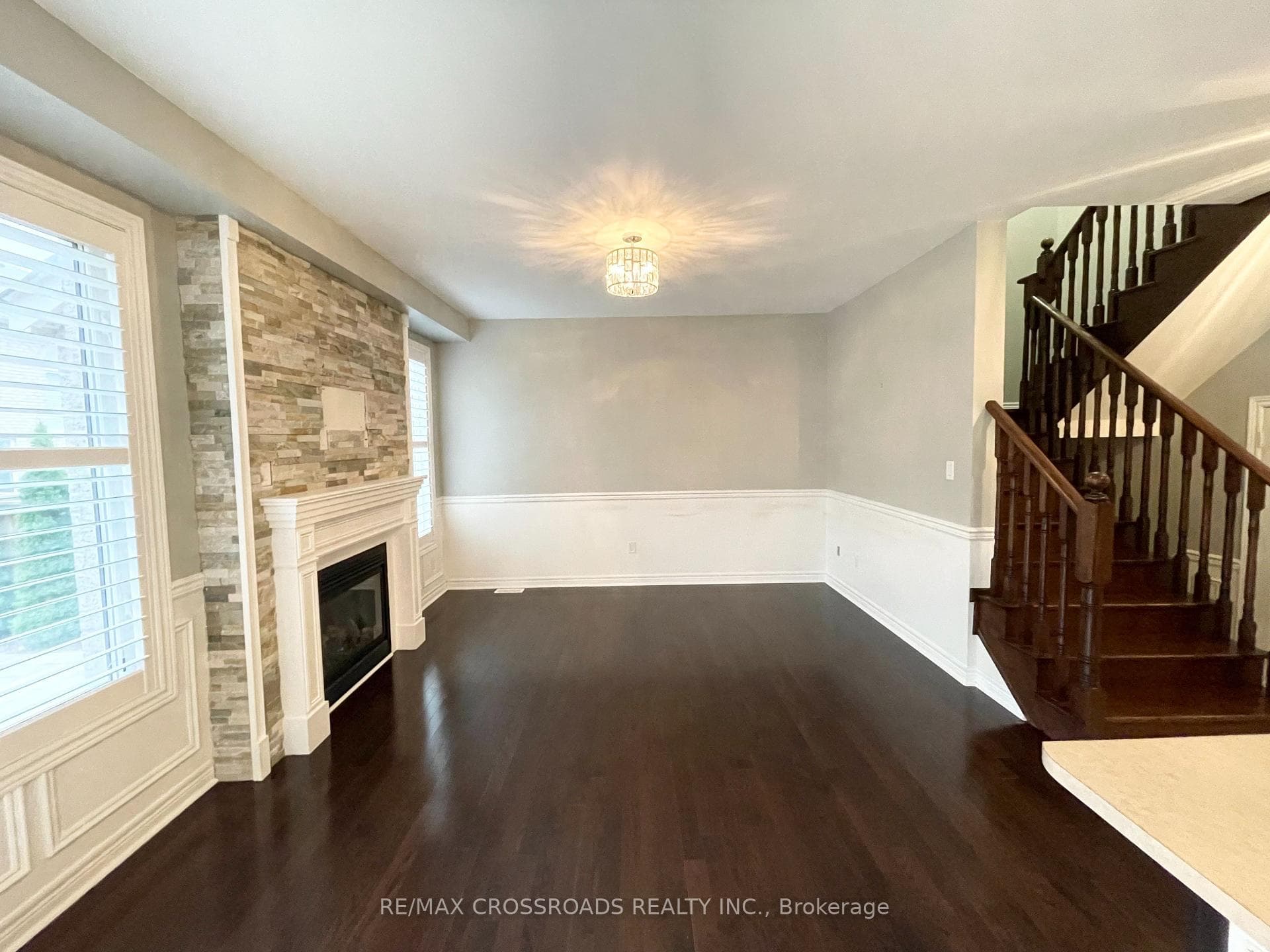 144 Durhamview Crescent photo 4