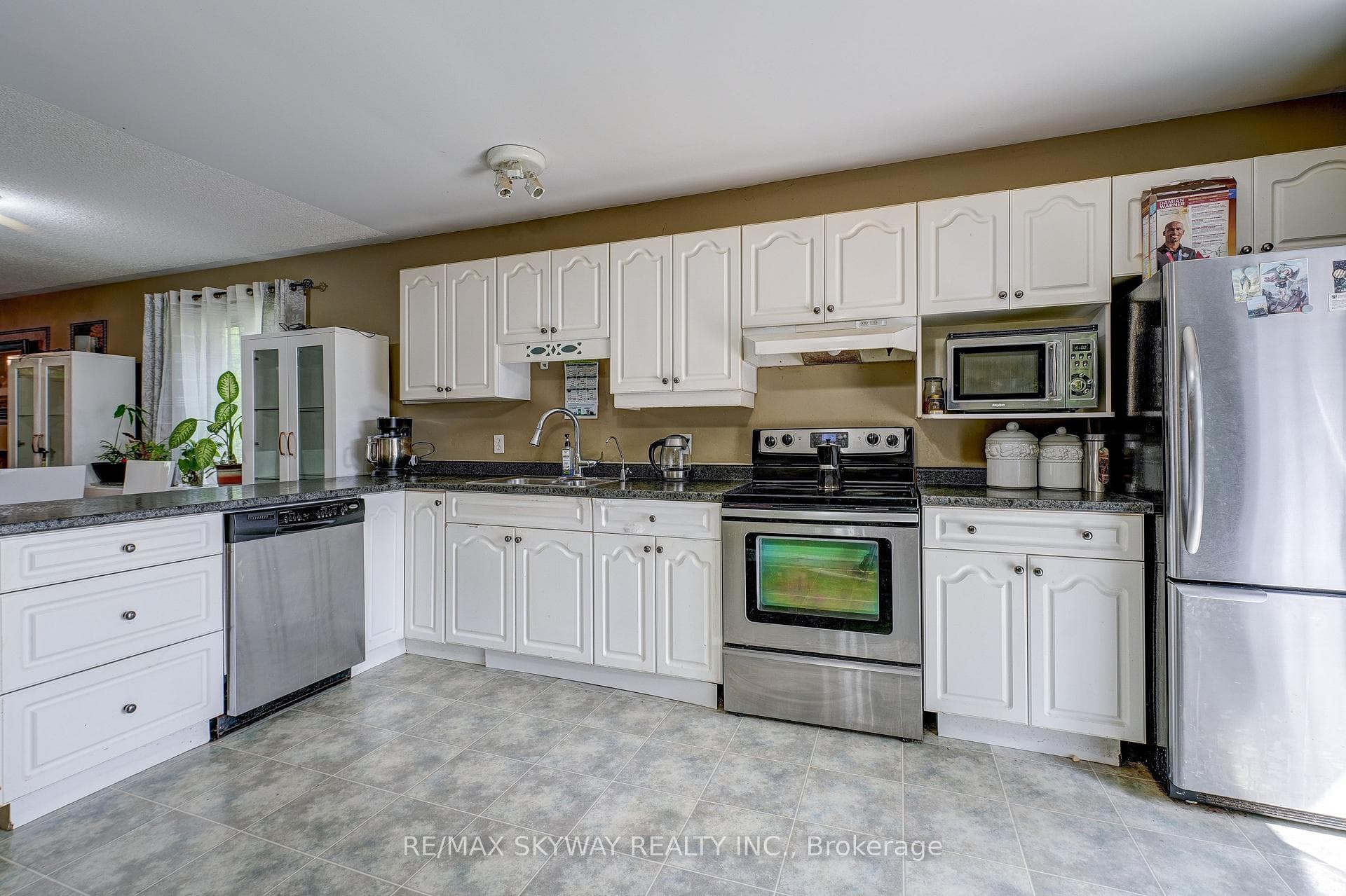 51 EULA WHITE Crescent photo 15