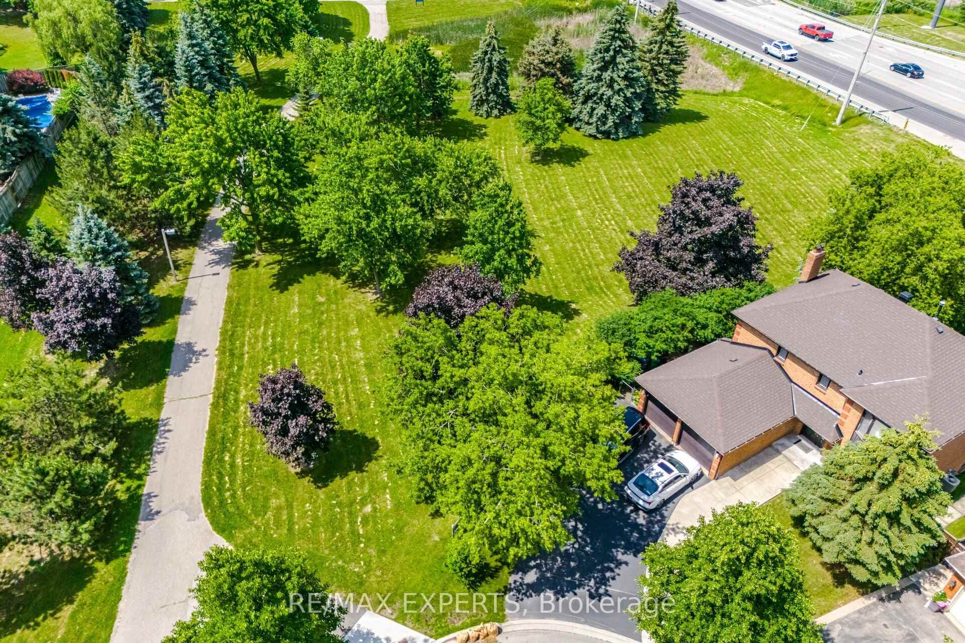 12 Kingfisher Court photo 48