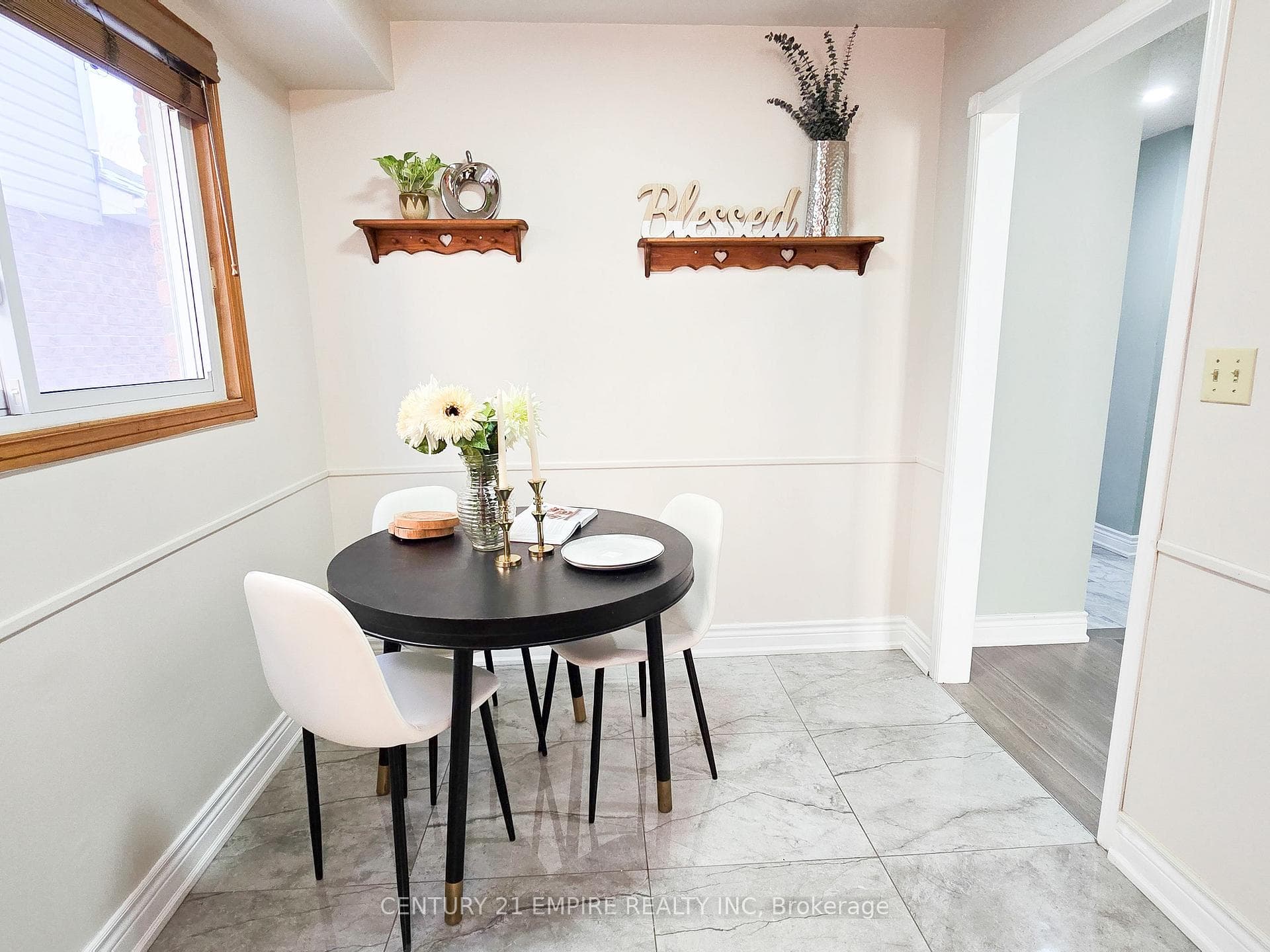 154 Adele Crescent photo 11