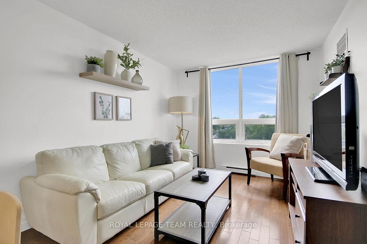 35 Holland Avenue Unit 608 photo 12