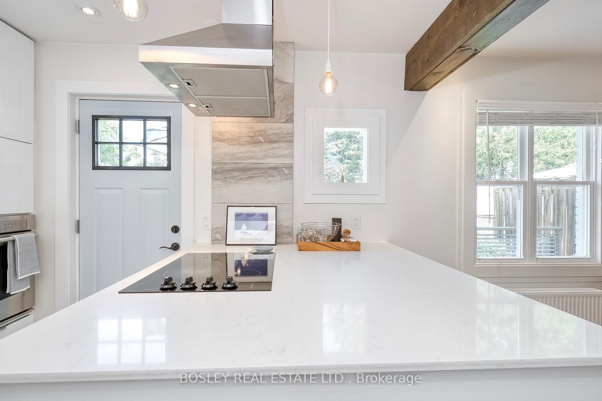 160 John Street photo 10