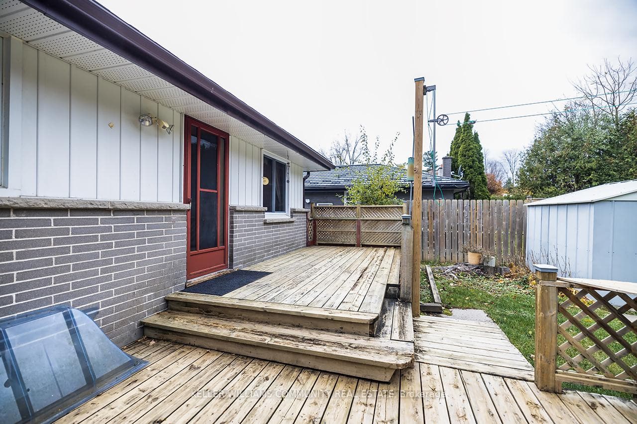904 Sherbrooke Street photo 37