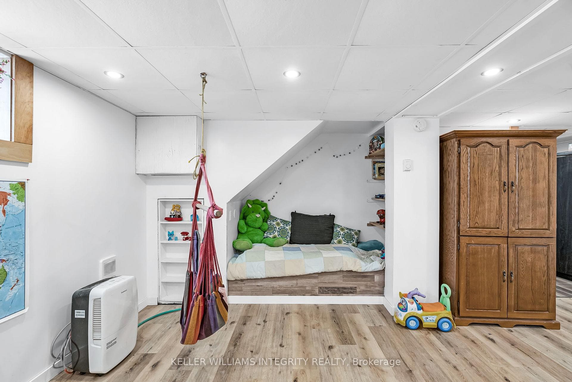 17031 Chevrier Street photo 35