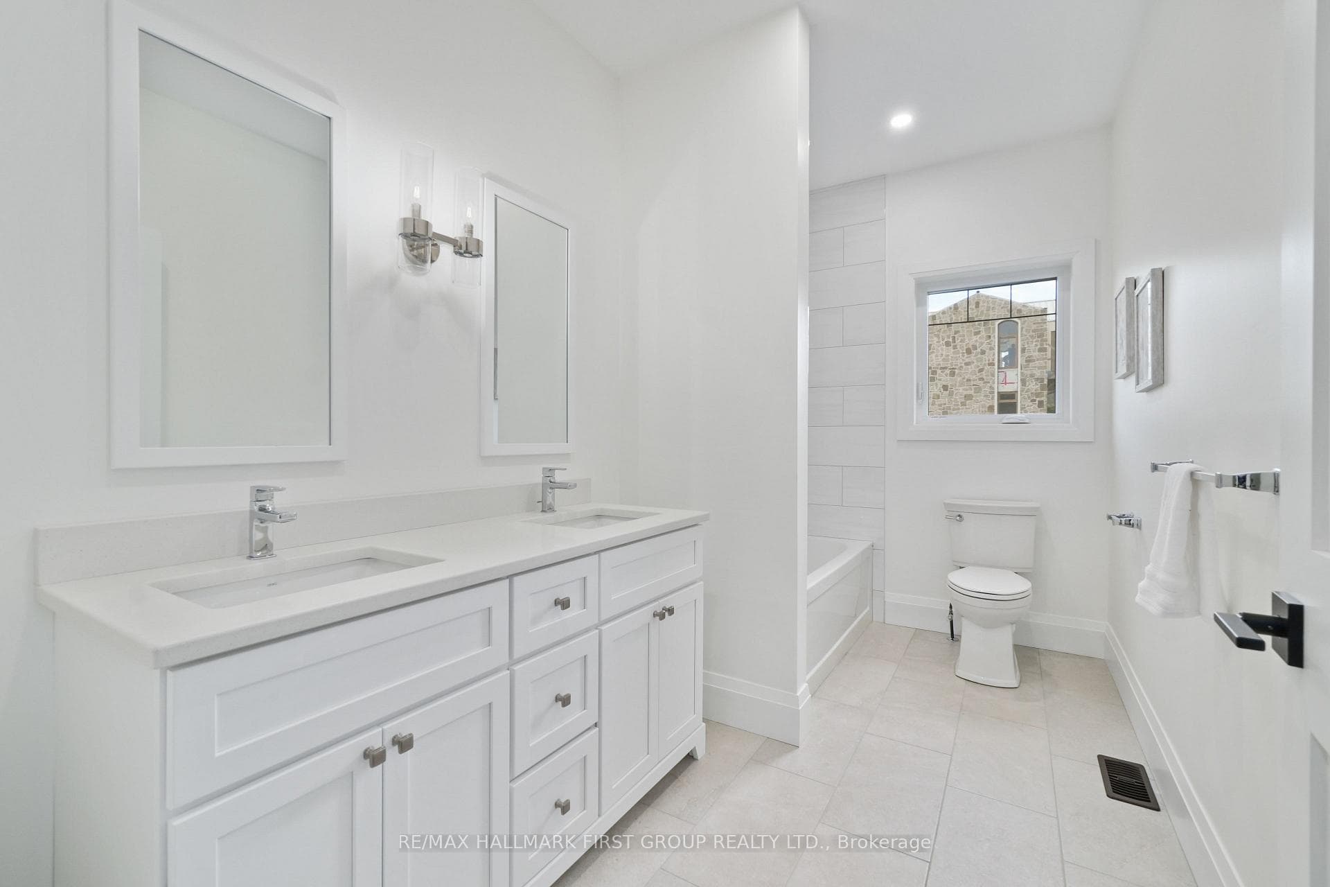 283 Clyde Street photo 25