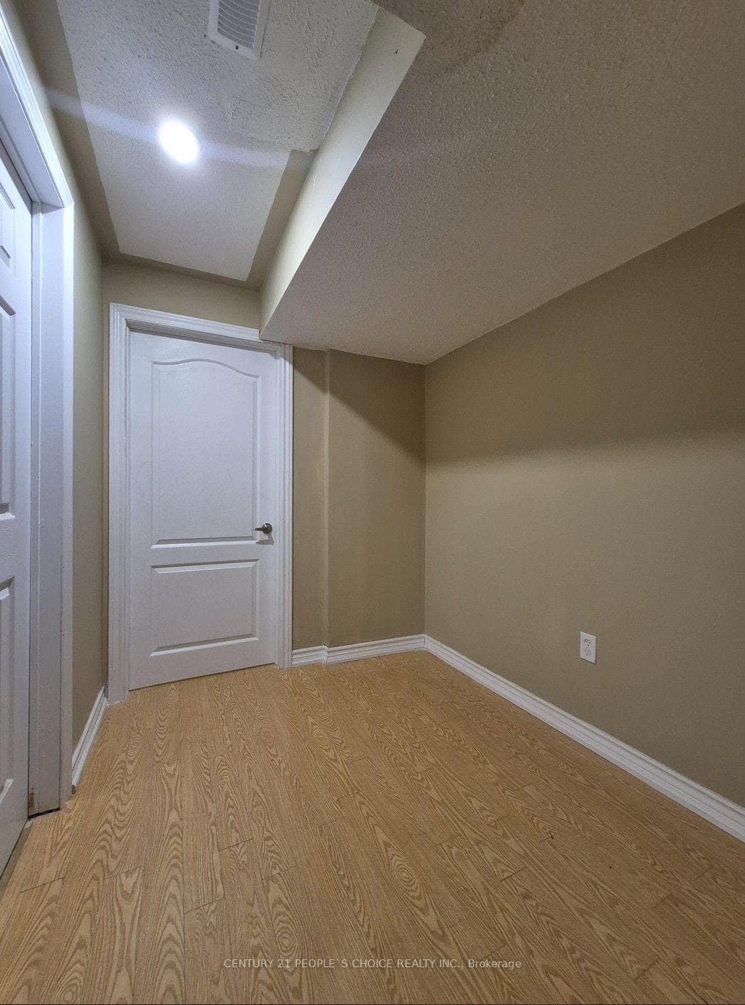 1292 Godwick Drive Unit (Lower) photo 18