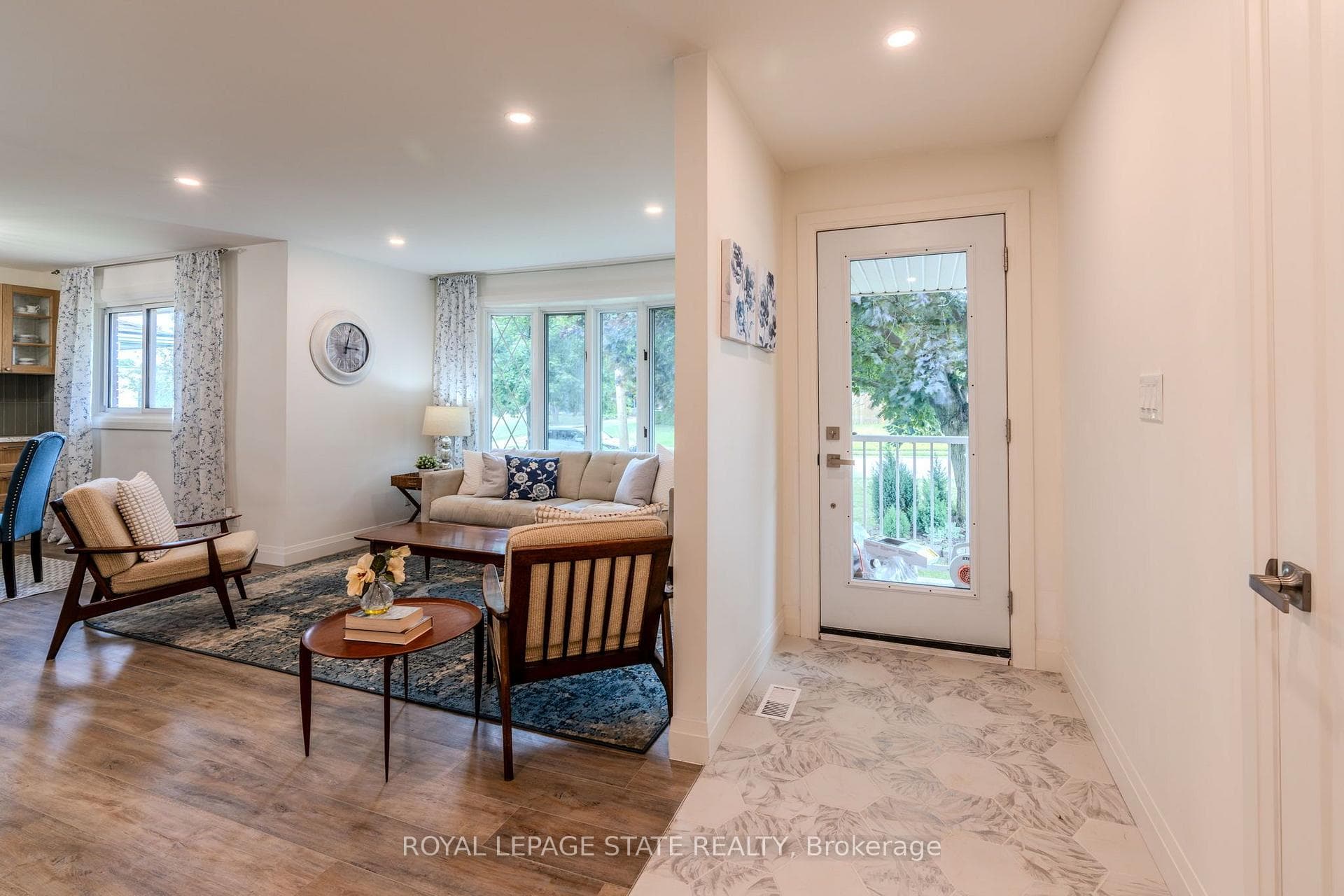 17 WOODSVIEW Avenue photo 2