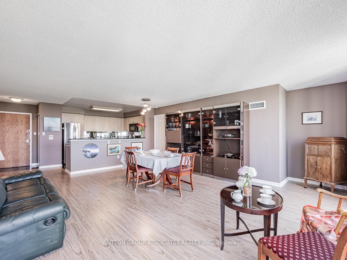 23 LORRAINE Drive Unit 1705 photo 17