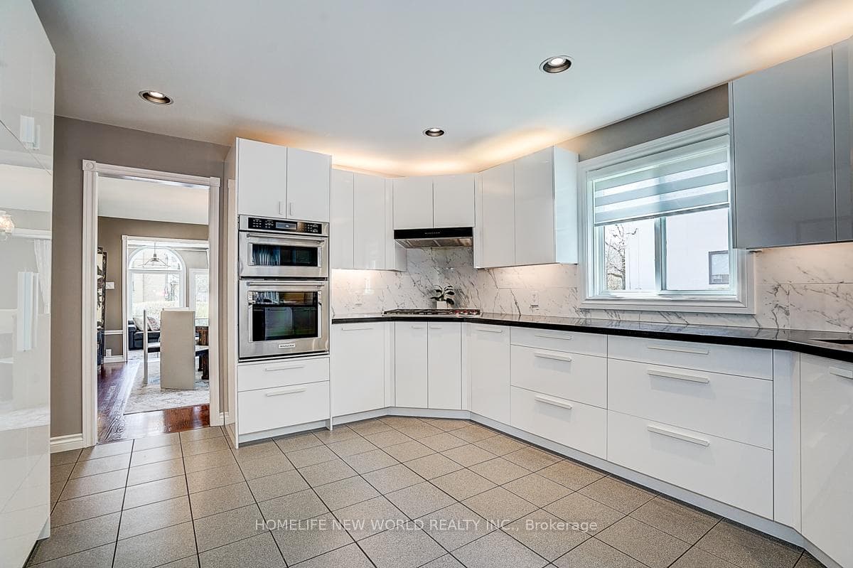 594 Woburn Avenue photo 20