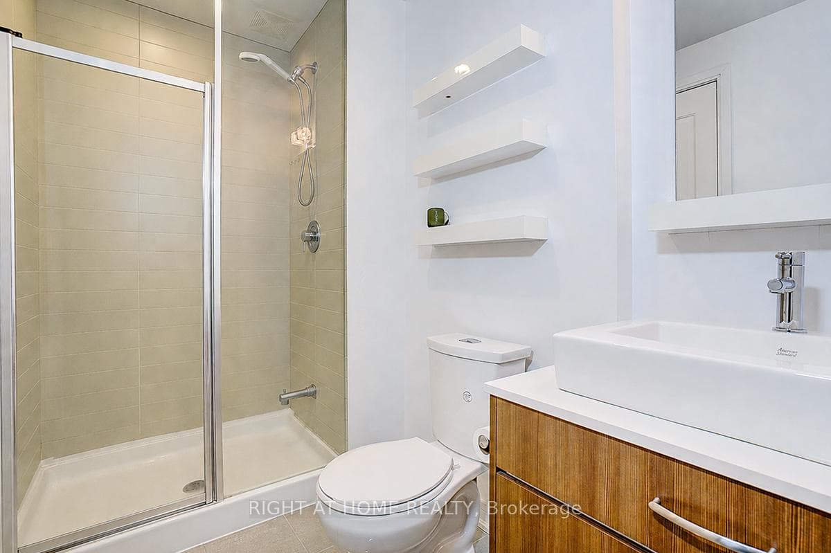 9201 YONGE Street Unit 205 photo 18