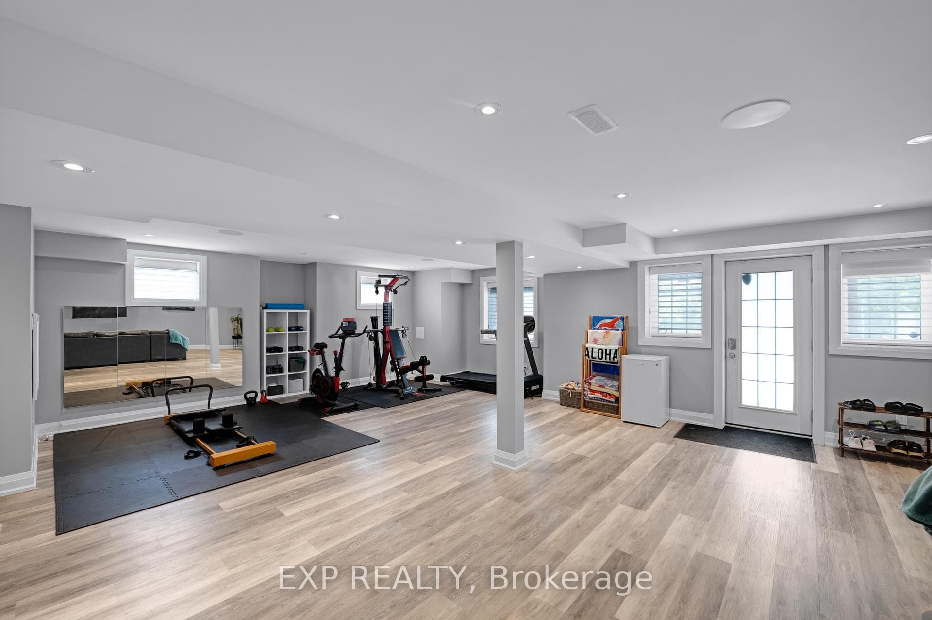 156 Degraaf Crescent photo 36