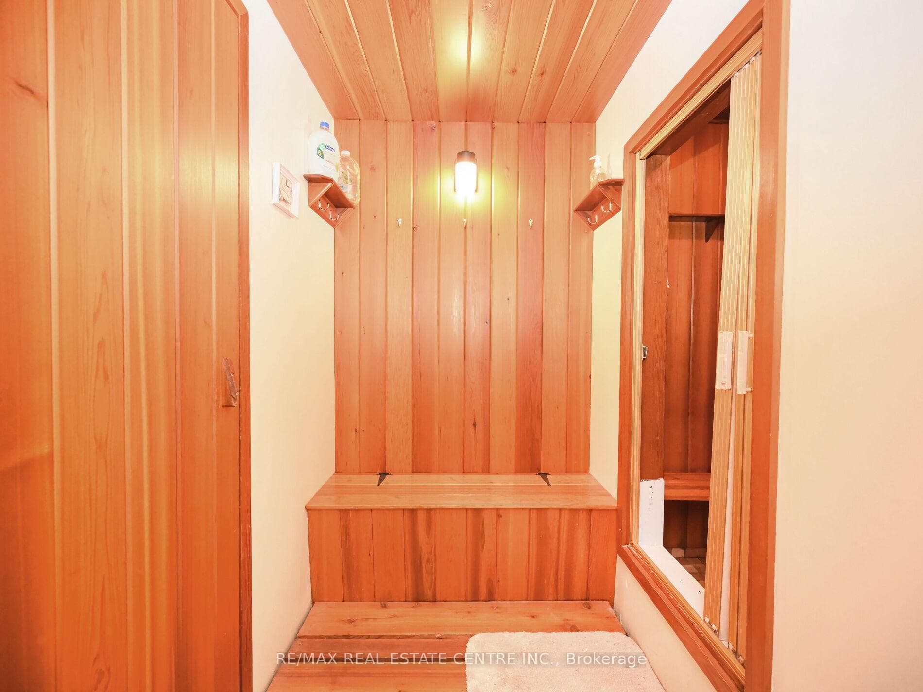3690 Holden Crescent photo 31