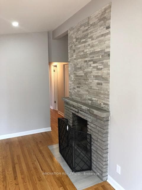 Double sided fireplace between living & eat-in kit