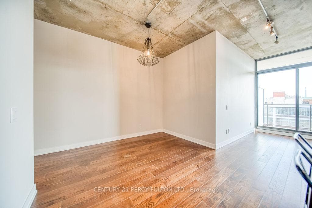 319 Carlaw Avenue Unit 816 photo 9
