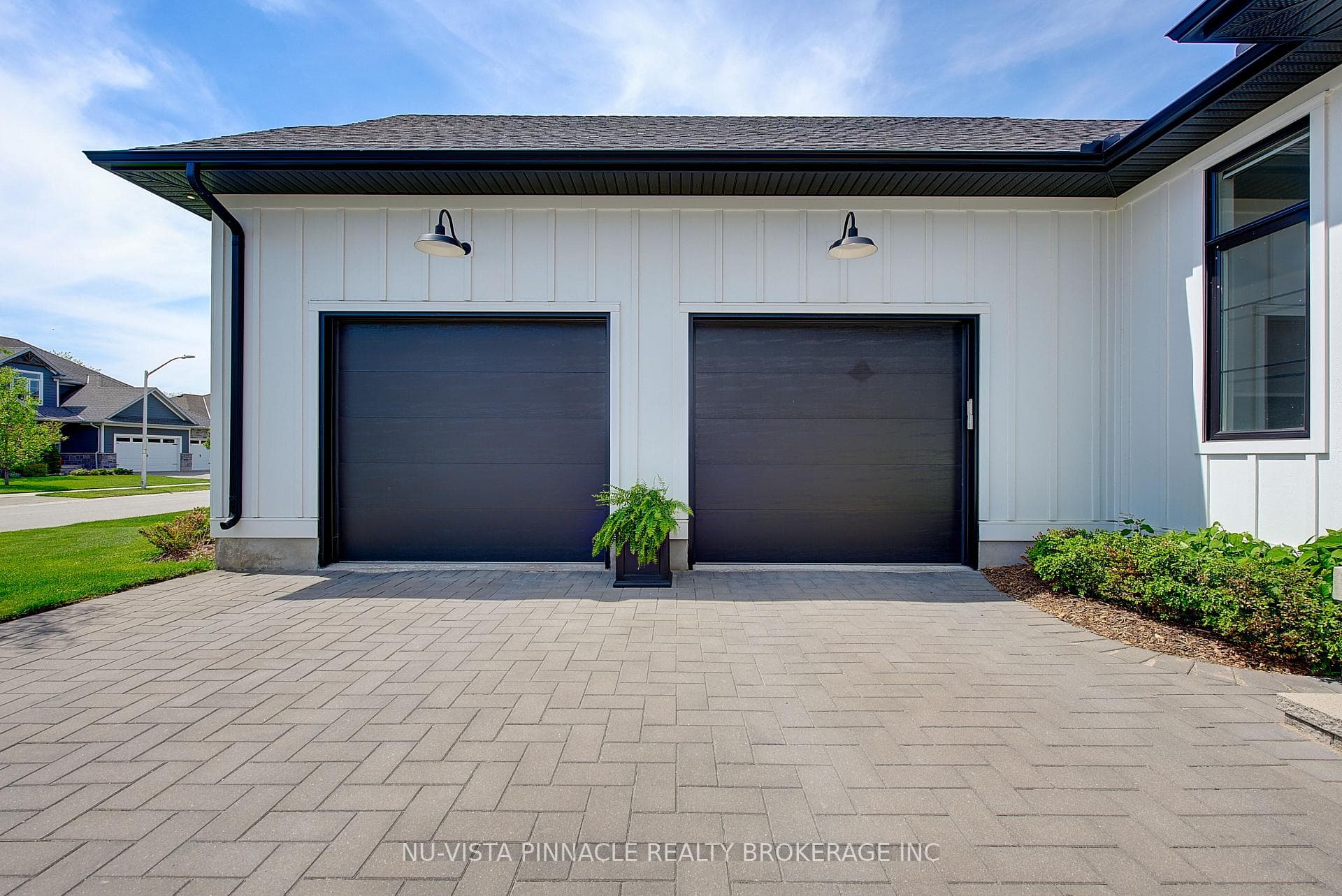 2572 LUCAS Avenue photo 7