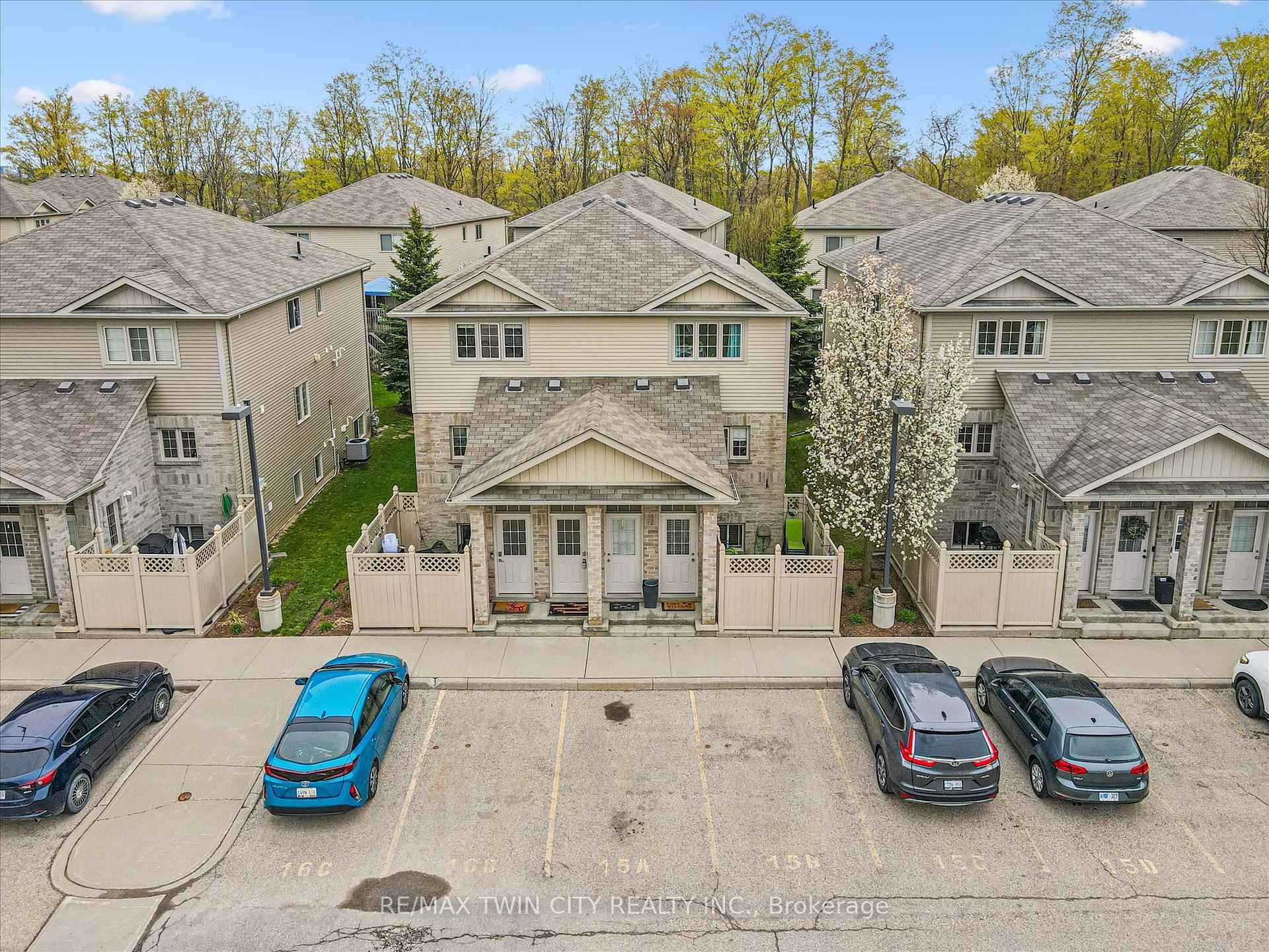 Beautiful 2 storey Townhouse.