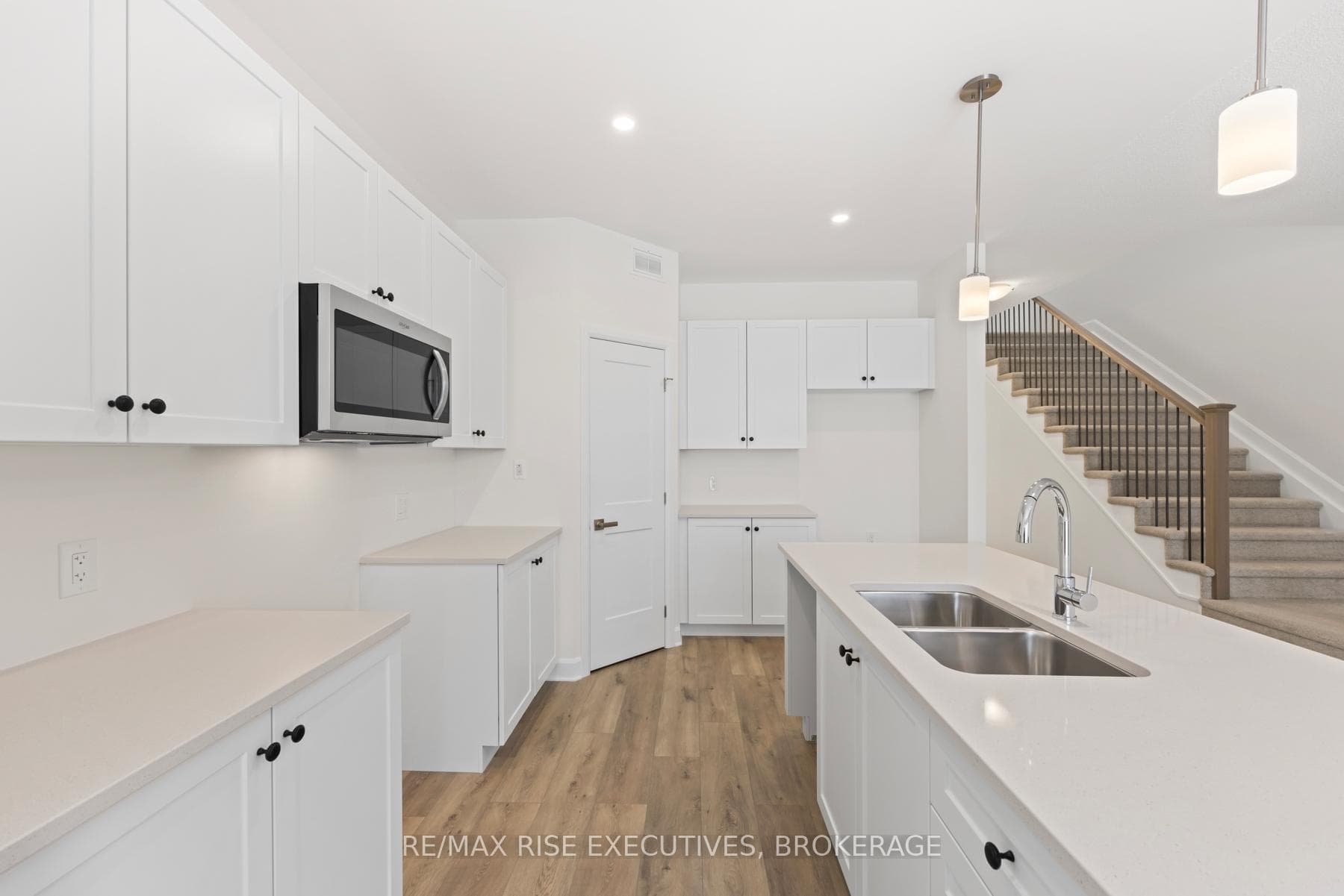 410 Buckthorn Drive photo 7