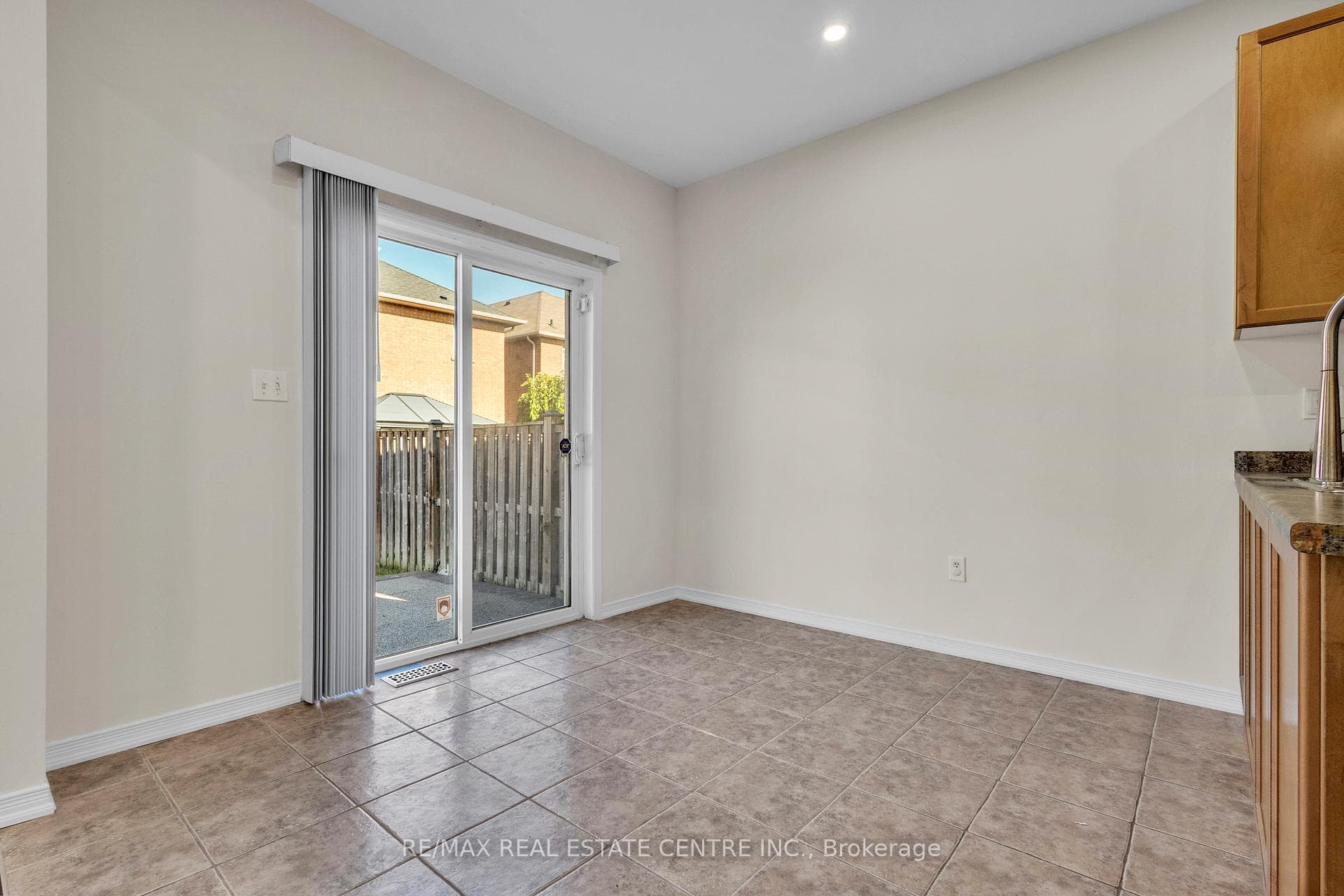 86 Glendarling Crescent photo 10