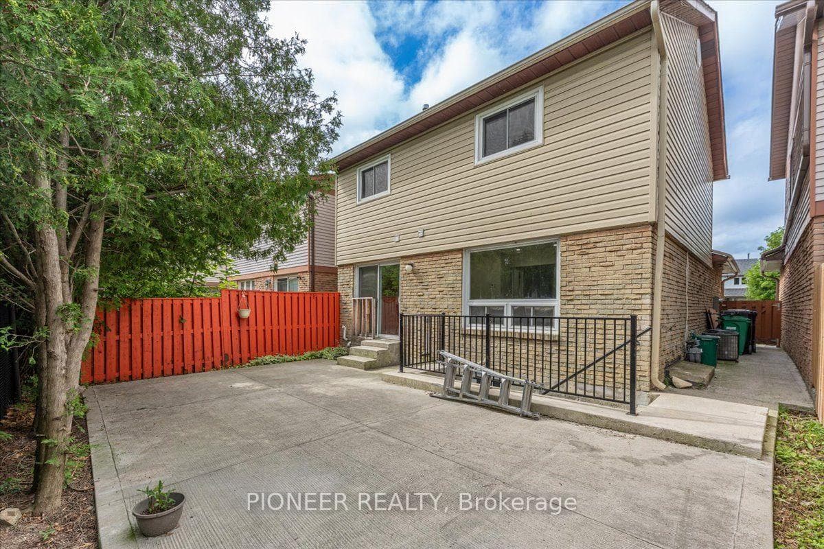 22 Wolverton Crescent photo 38
