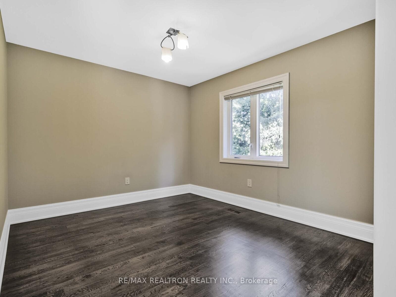 53 Walder Avenue photo 19