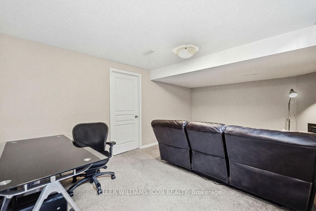 493 Ashbourne Crescent photo 32