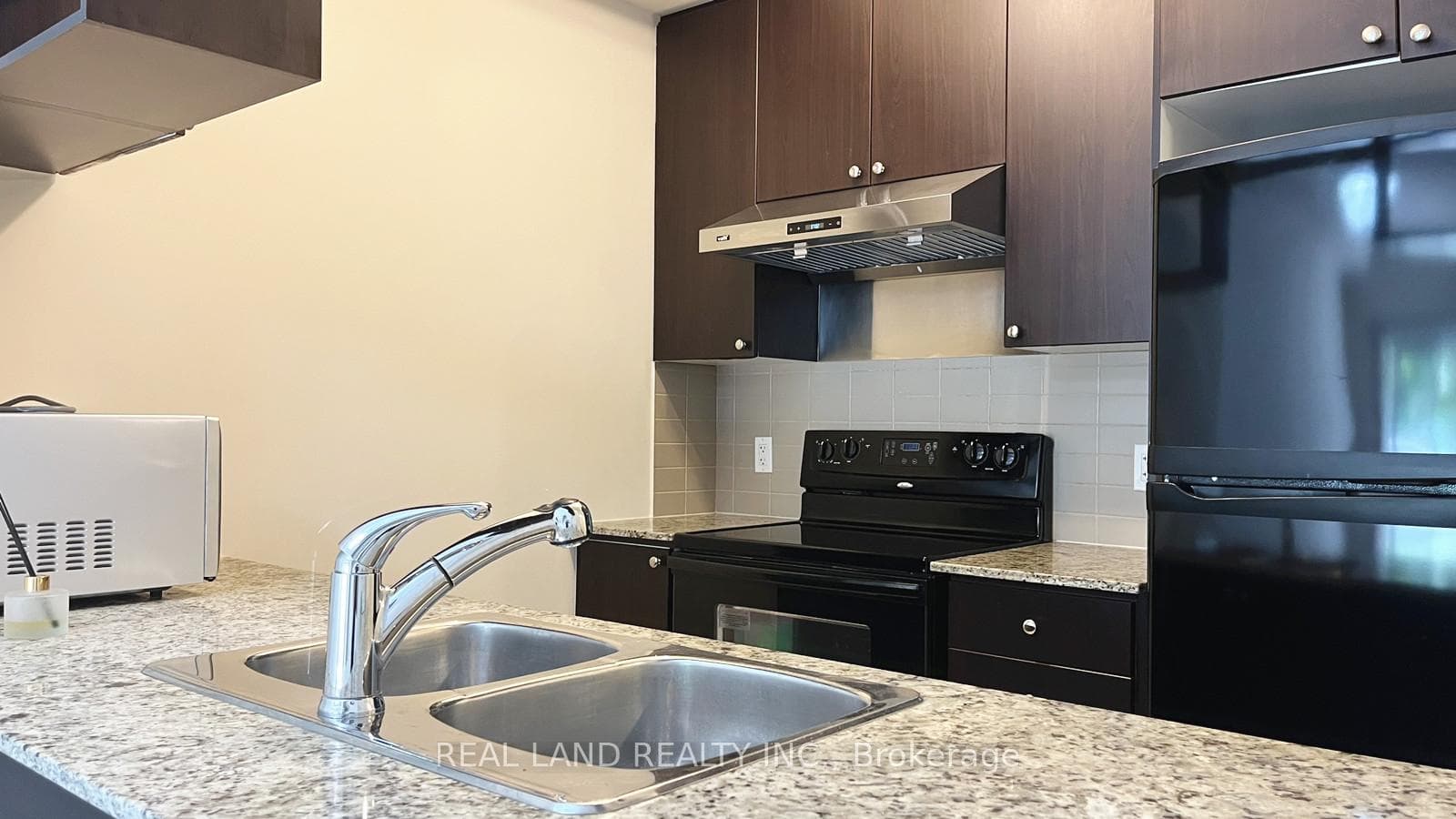 310 Village Green Square Unit 11 photo 12