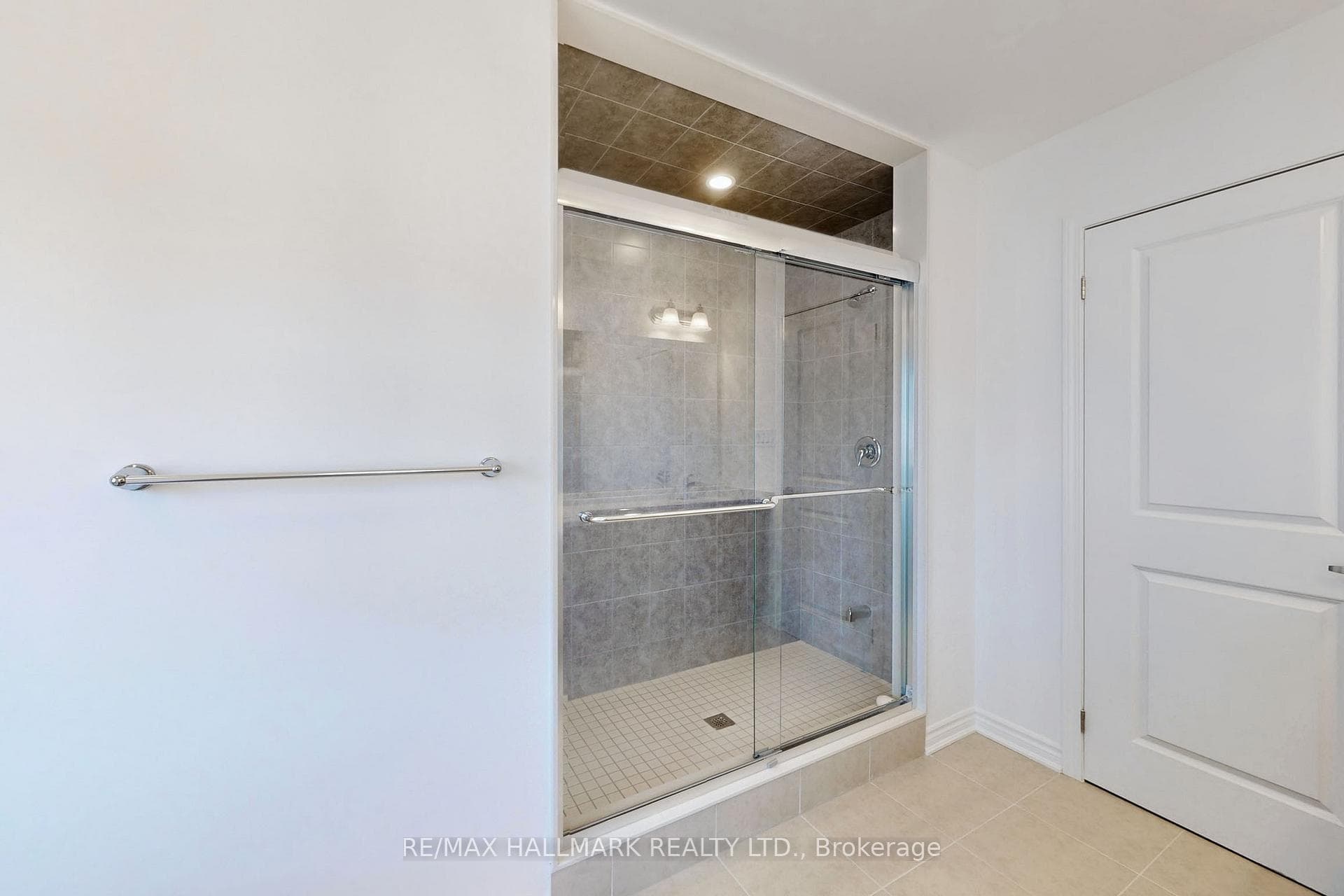 2914 Scotch Pine Lane photo 11