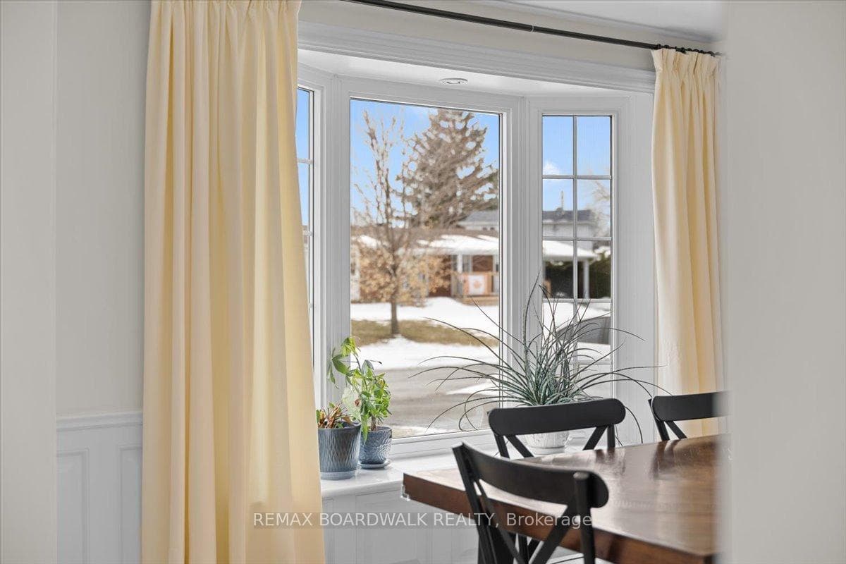 373 Hatfield Crescent photo 11