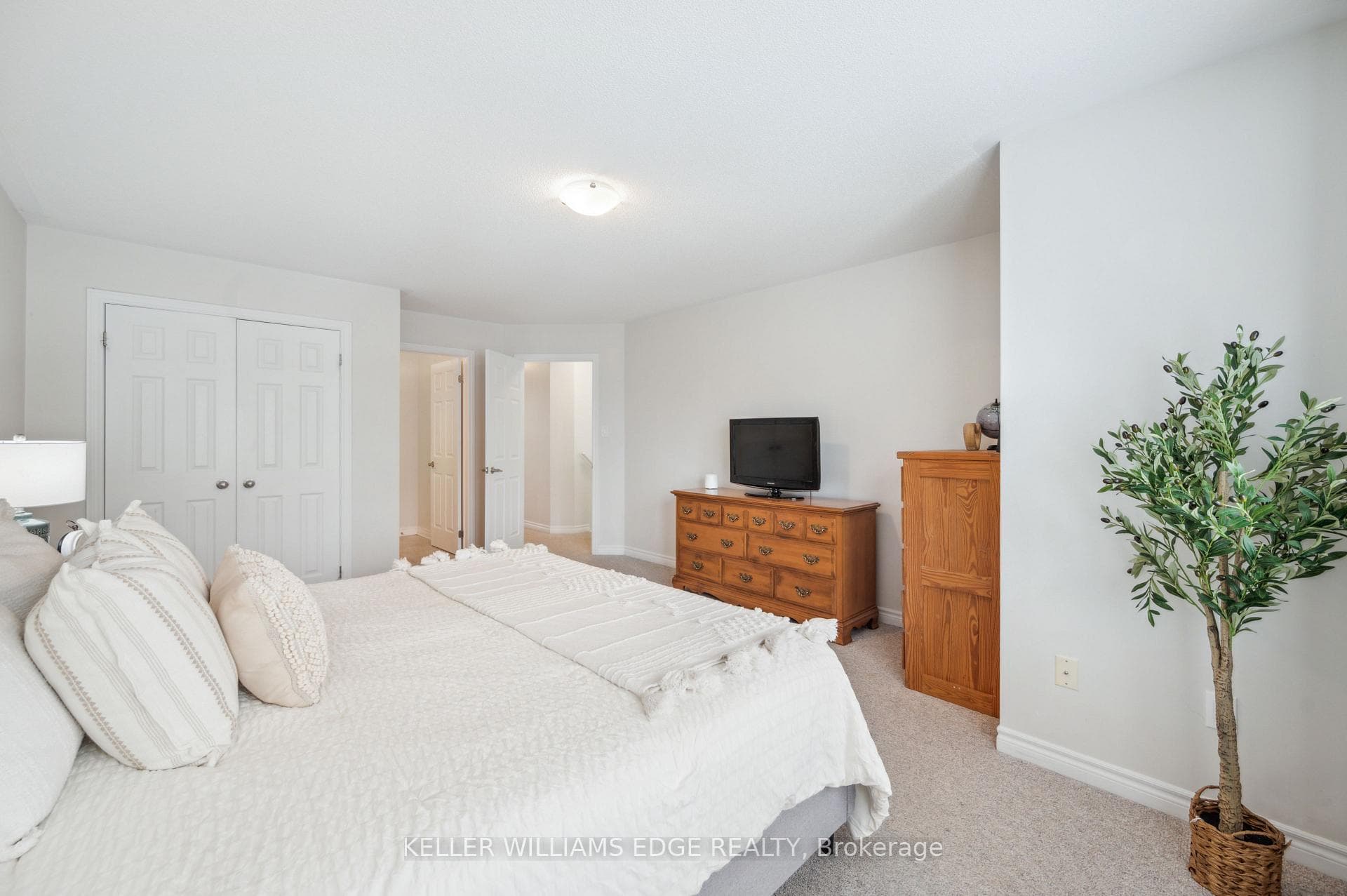 1048 Ryckman Common photo 18