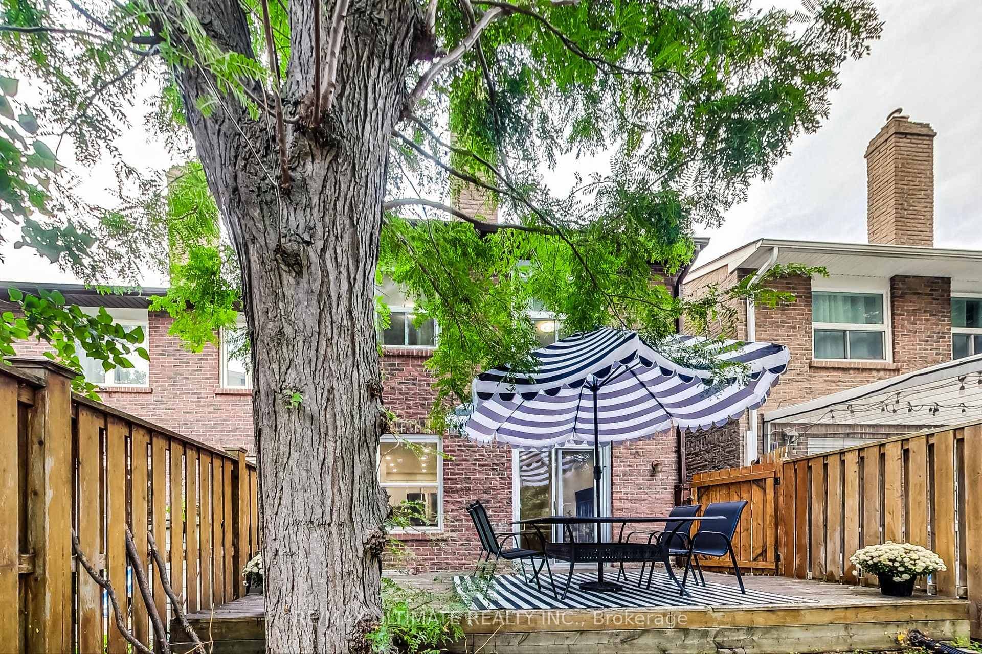 8 Markburn Court photo 29