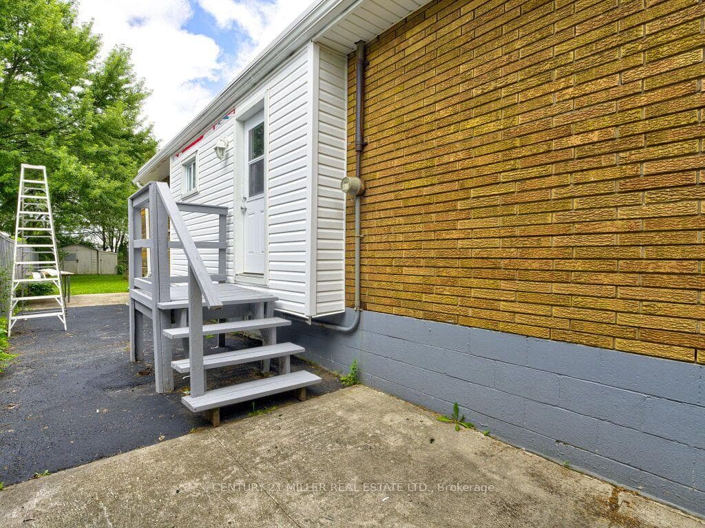154 Luscombe Street photo 30