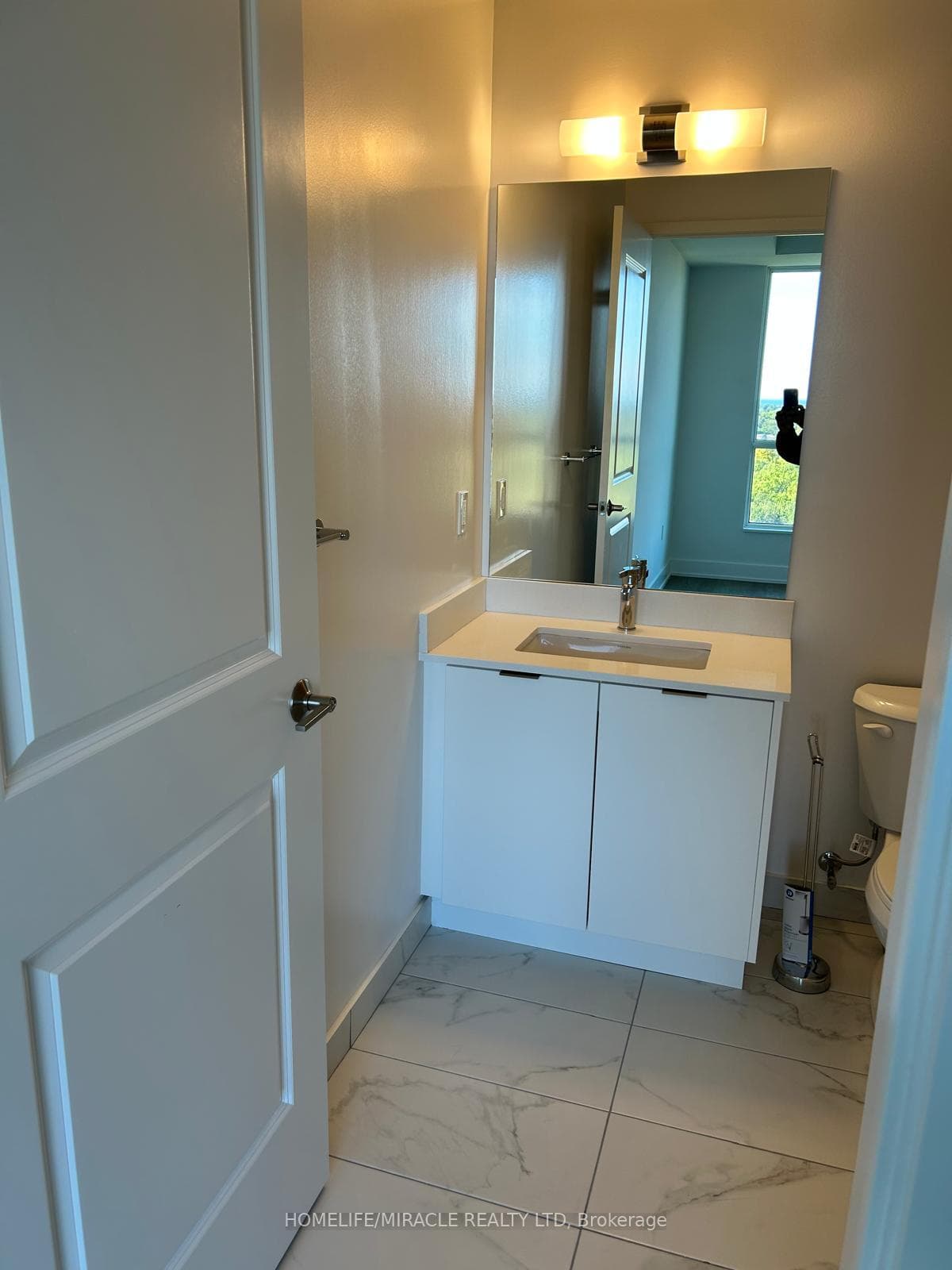 202 Burnhamthorpe Road Unit 1110 photo 17