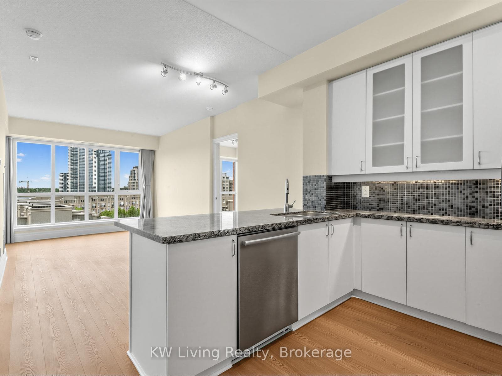 21 Upper Duke Crescent Unit 604 photo 4