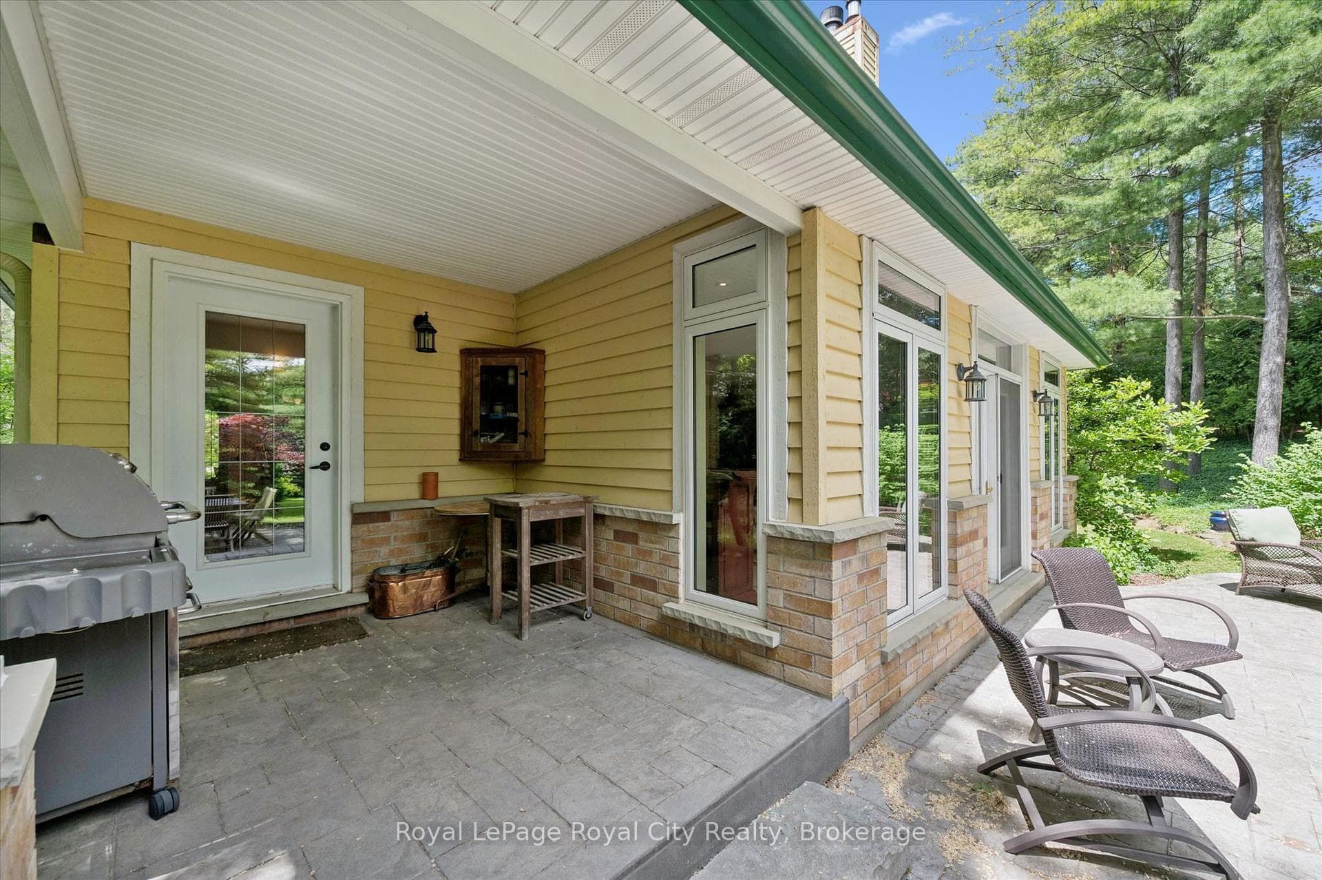 135 Hume Road photo 42
