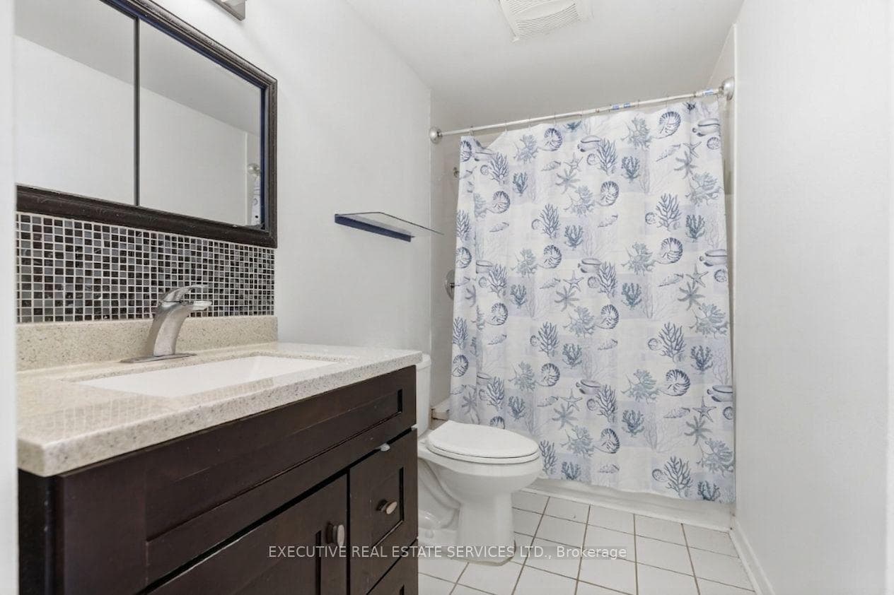 60 Chipwood Crescent photo 8