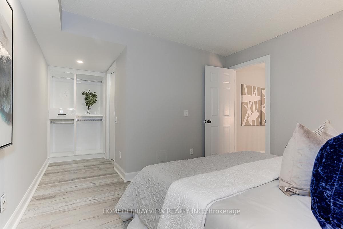 1050 The Queensway N/A Unit 107 photo 30