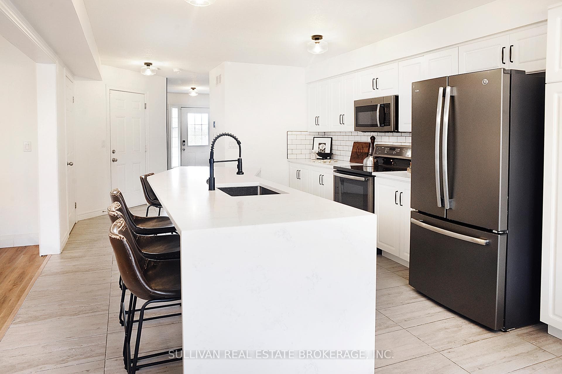 262 Vincent Drive photo 5