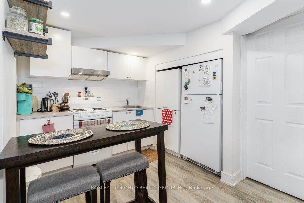 32 Birchview Crescent Unit Lower photo 8