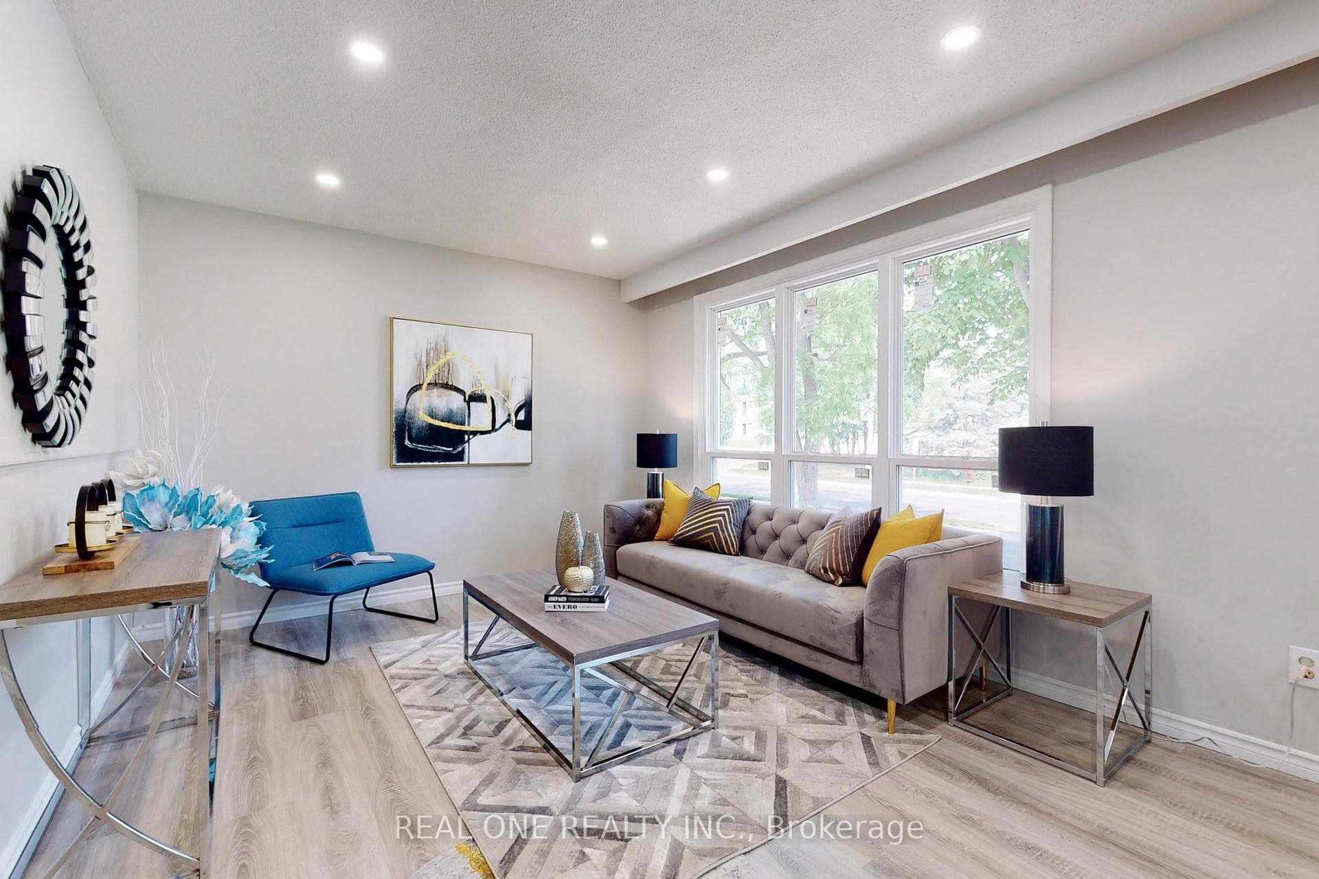 105 Aurora Heights Drive photo 3