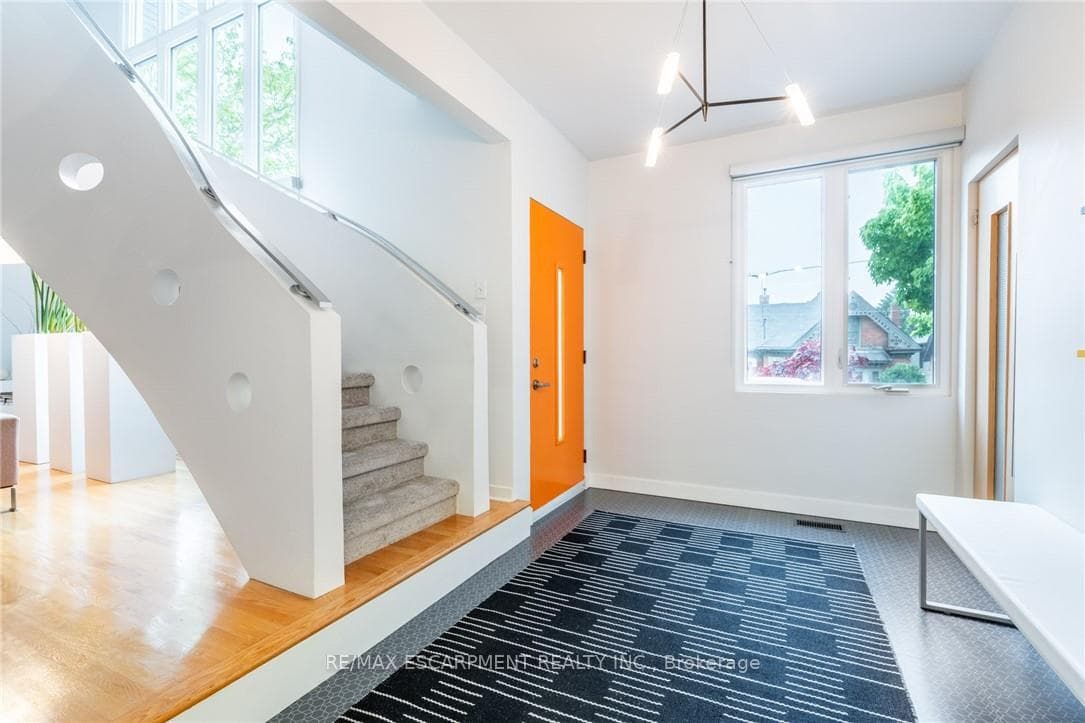 327 Caroline Street photo 7