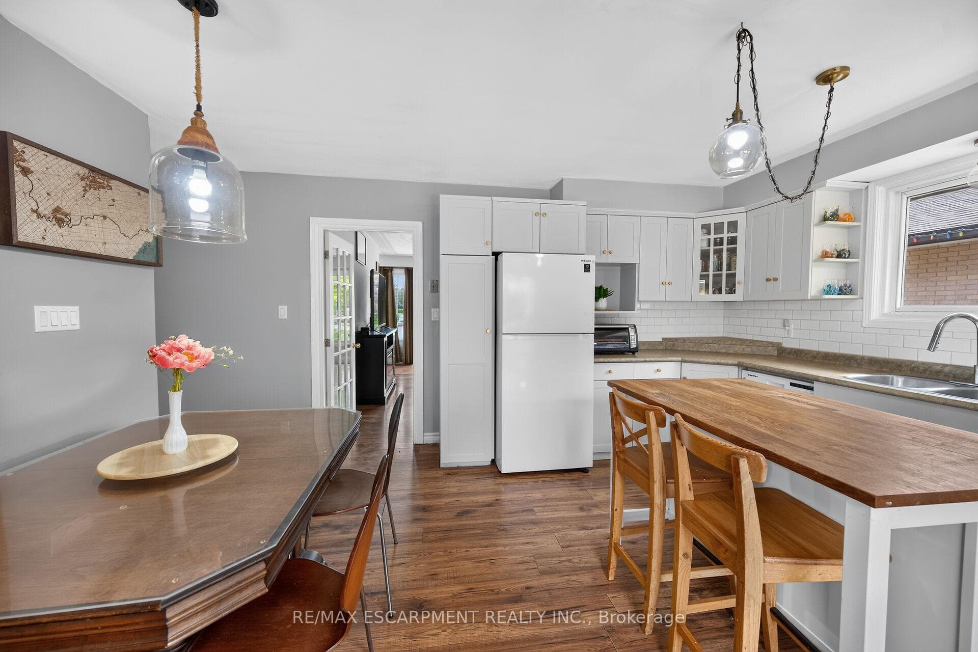251 Mackenzie Crescent photo 14
