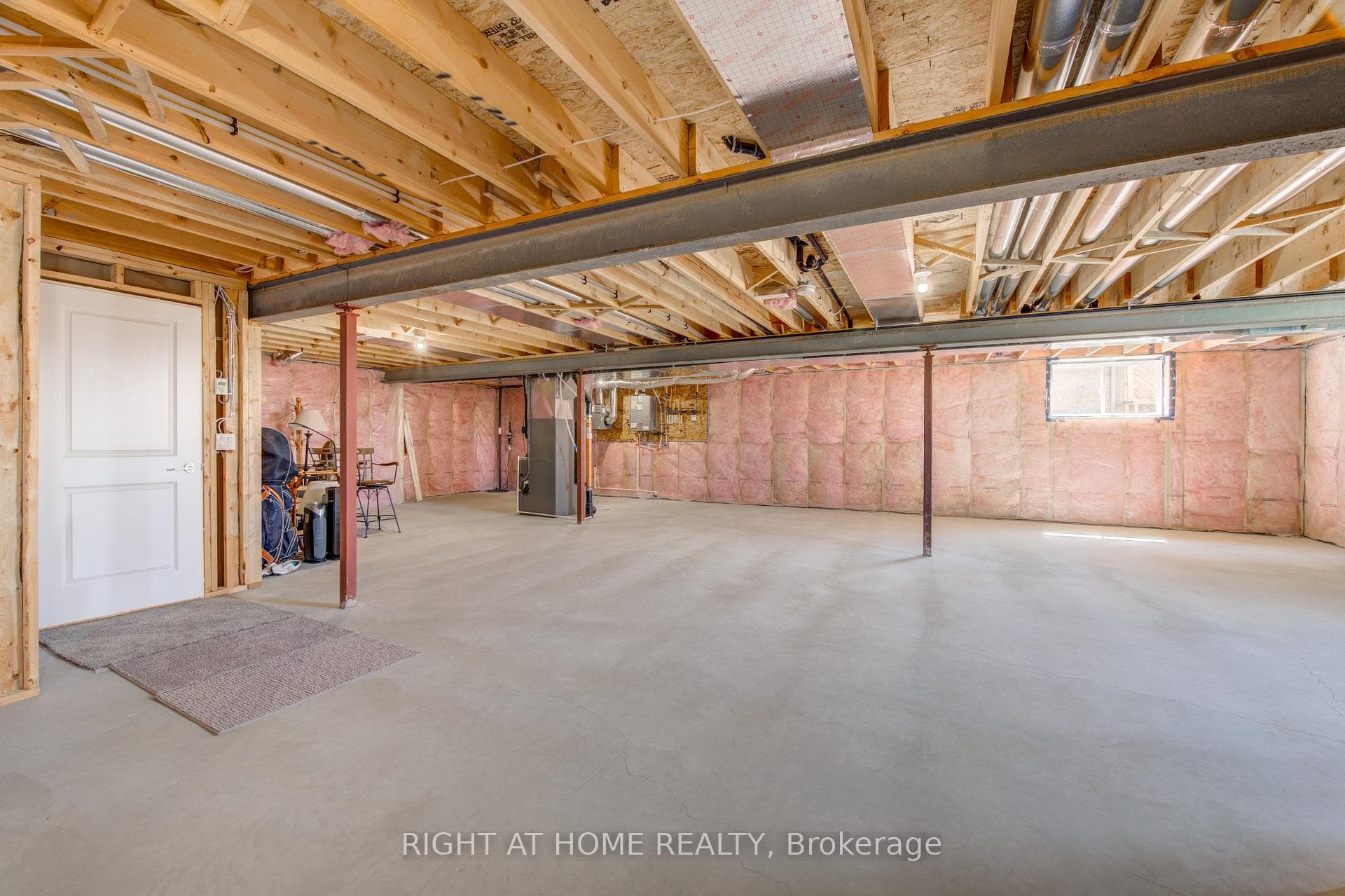 2043 LOCKWOOD Crescent photo 36