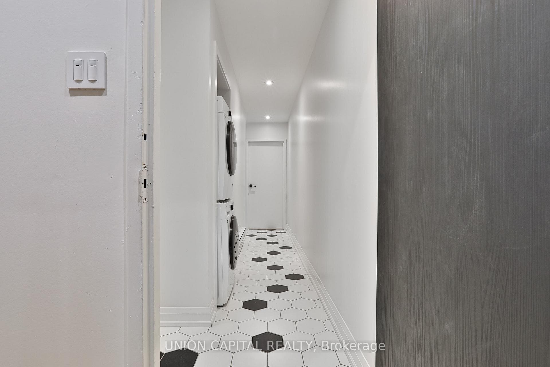 612 Gerrard Street Unit 1 photo 1