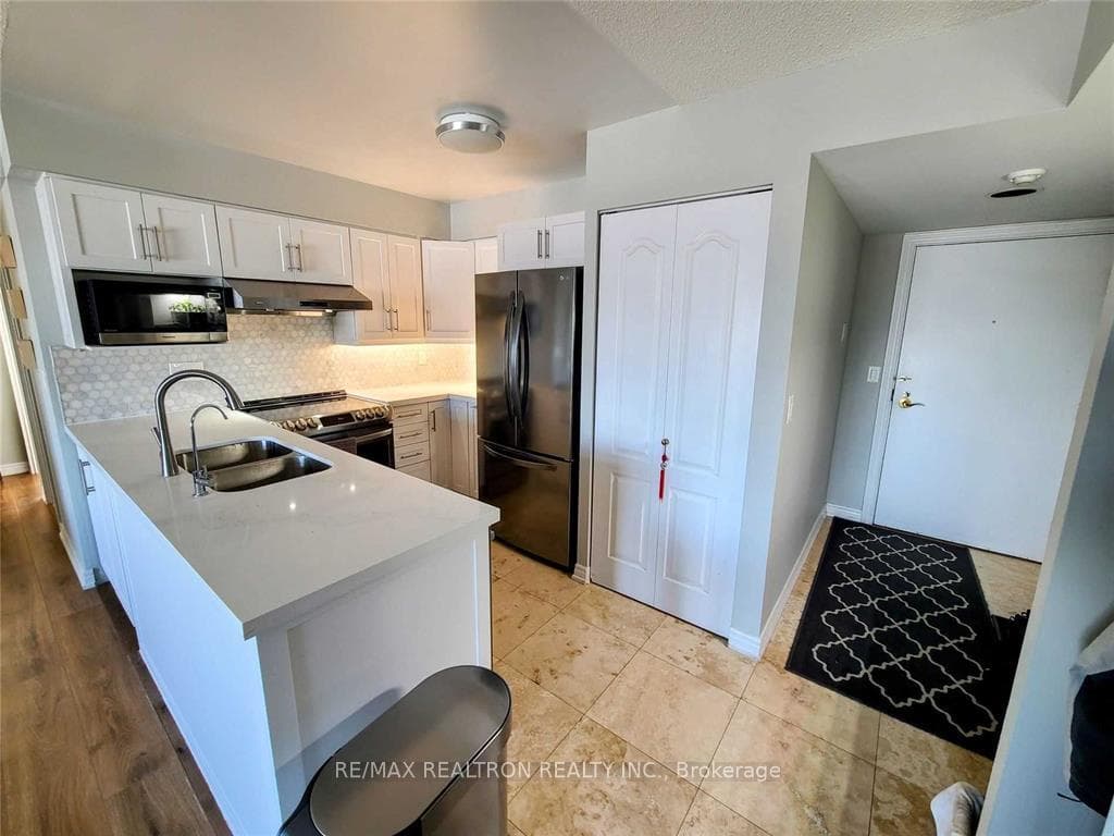 135 Pond Drive Unit 1102 photo 7