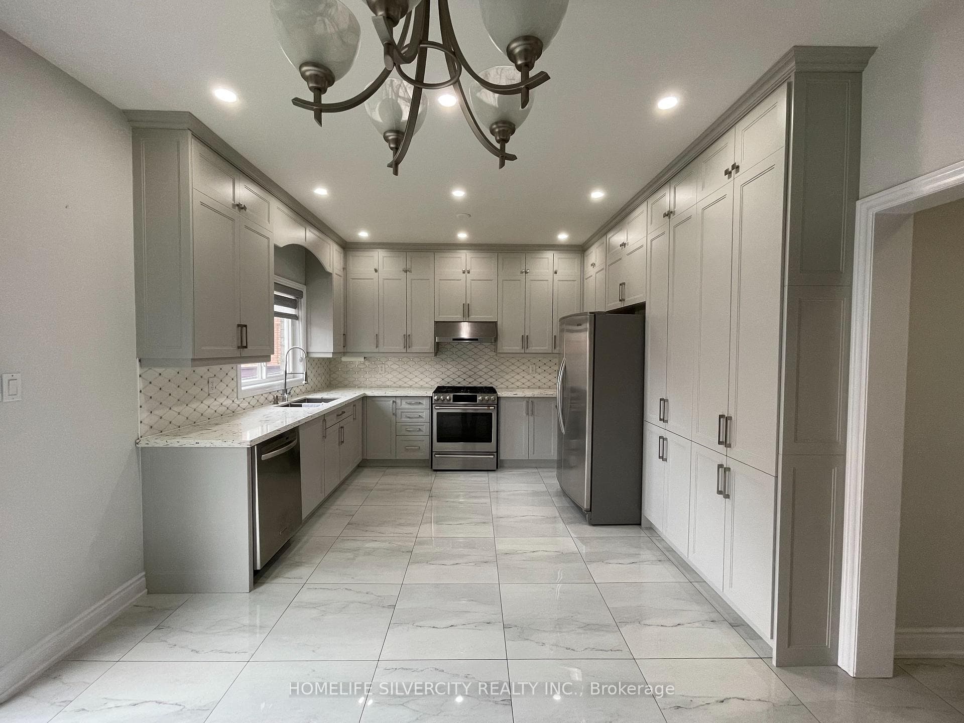 4 Runnymede Crescent photo 6