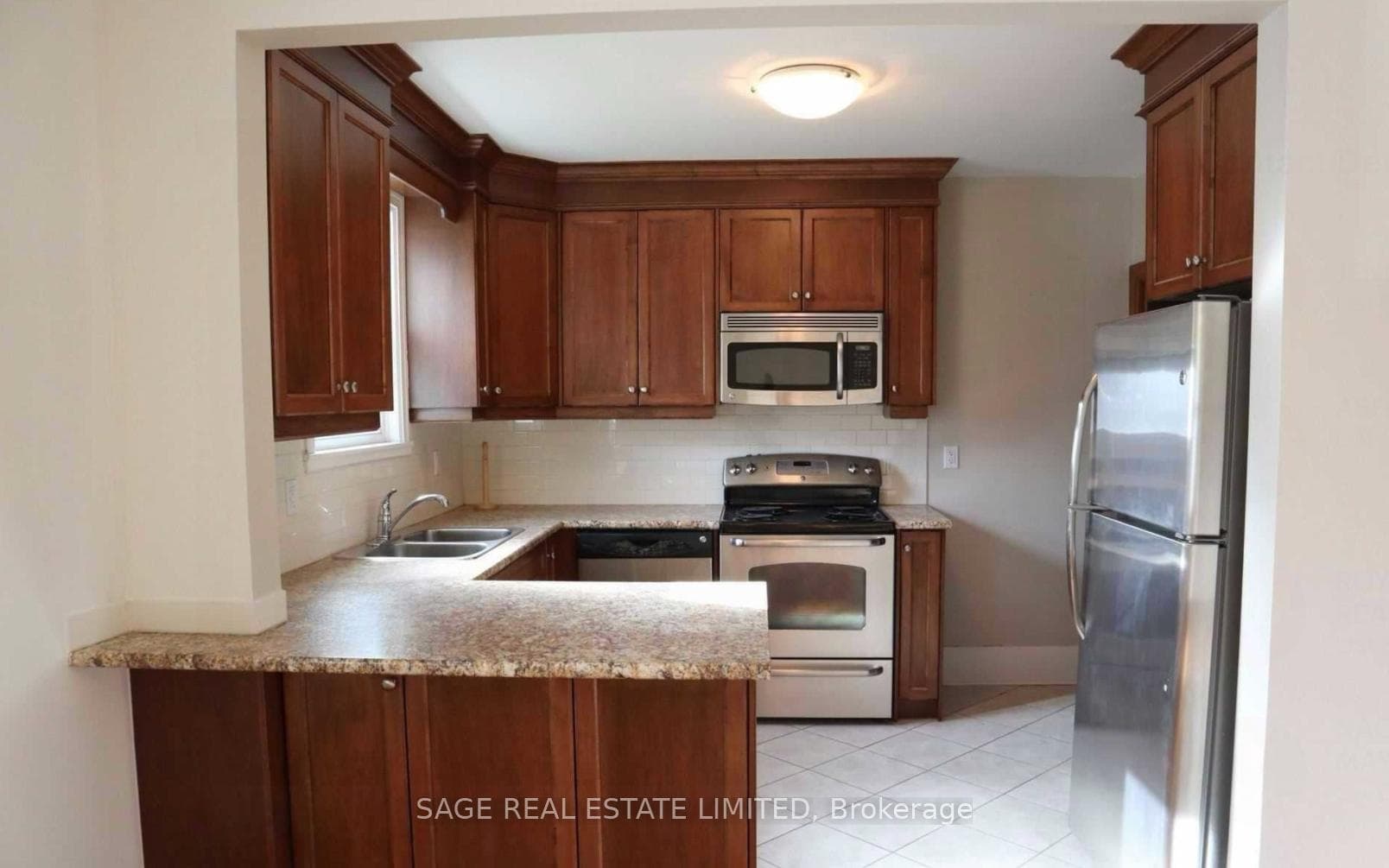 740 Avenue Road Unit Main photo 7