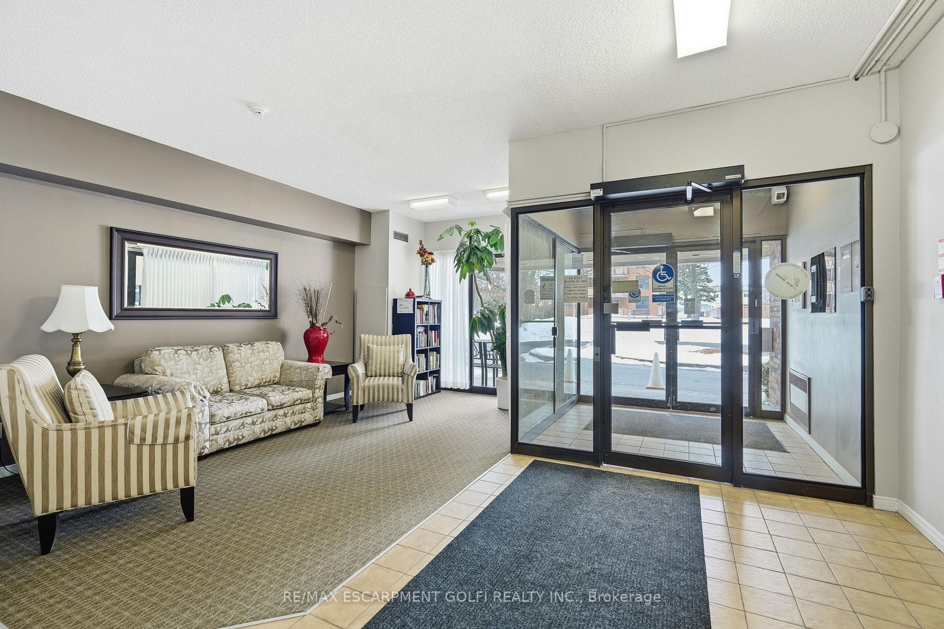 180 Limeridge Road Unit 208 photo 4