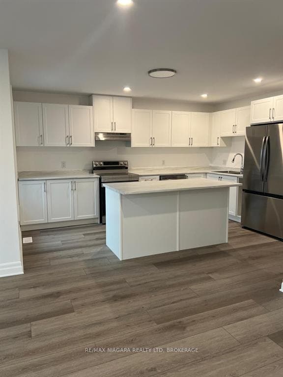 Large, bright Kitchen with stainless appliances