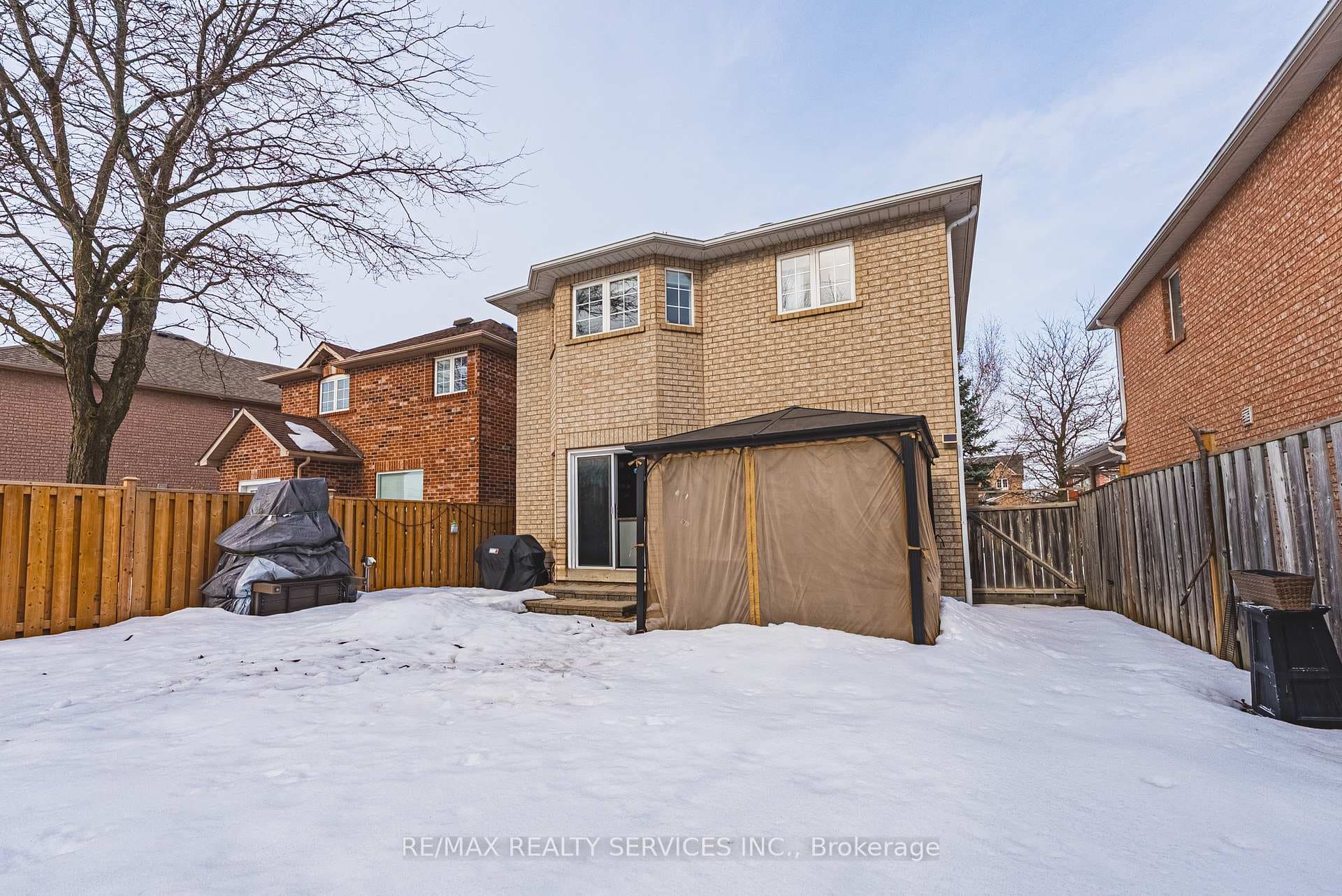 16 Twin Willow Crescent photo 32